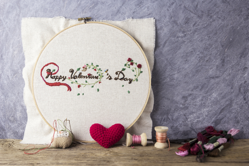 このように壁にたてかけても素敵です/Myimagine/Shutterstock.com