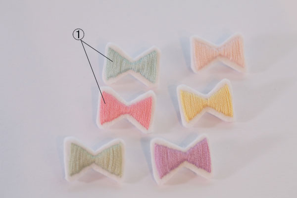 サテンステッチのカラフルリボン